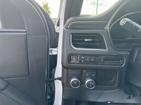 Used 2024 GMC Yukon XL SLT RWD image 11