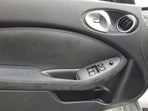 Used 2014 Nissan 370Z Touring w/ Sport Package image 11