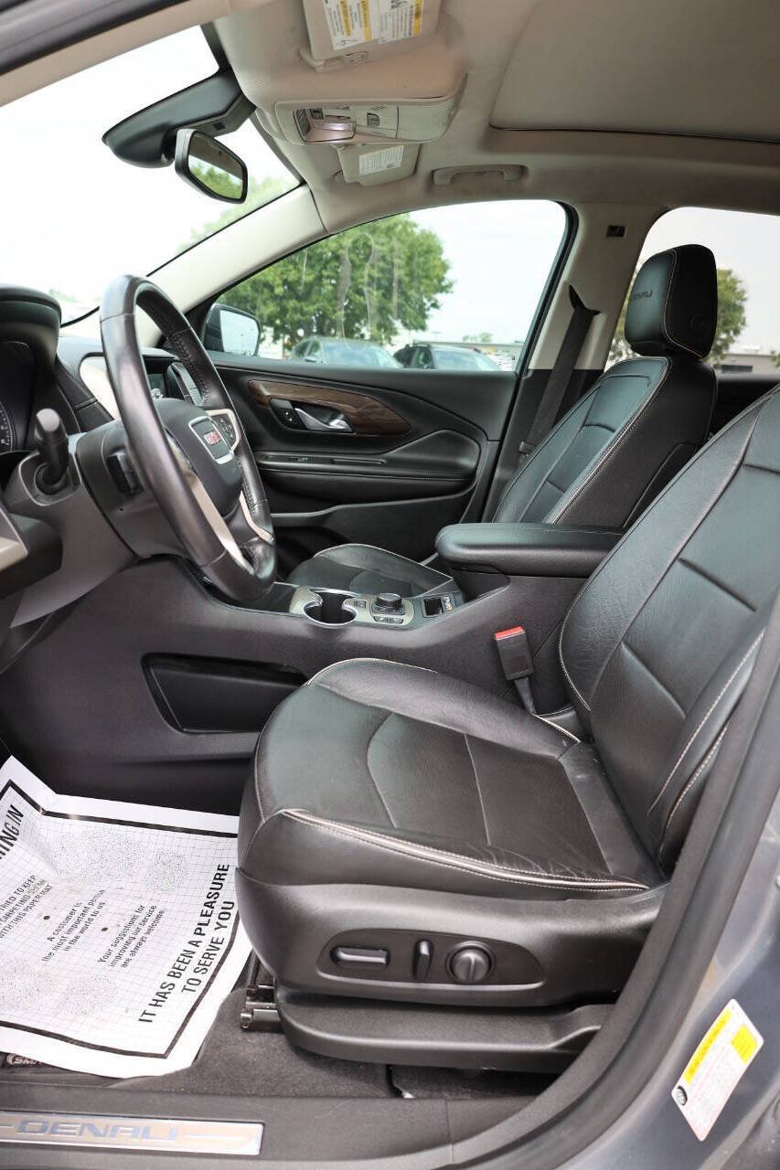Used 2020 GMC Terrain Denali w/ Denali Premium Package AWD/4WD image 13
