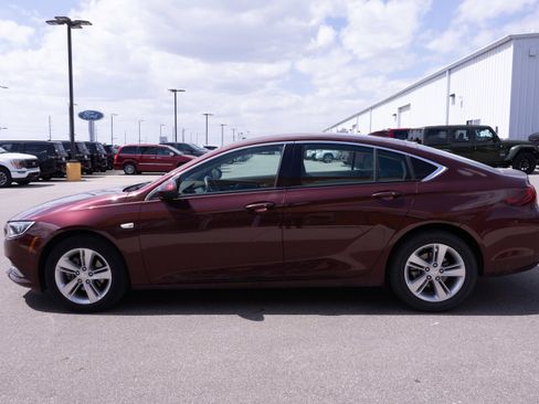 Used 2018 Buick Regal Preferred w/ Sights and Sounds Package FWD image 5