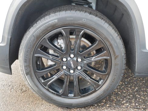 Used 2023 GMC Acadia SLE w/ Driver Convenience Package image 15