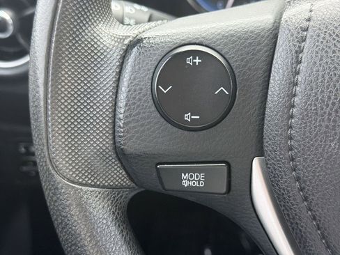 Used 2017 Toyota Corolla LE image 38