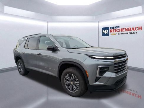 New 2026 Chevrolet Traverse LT w/ Driver Confidence Package FWD image 11