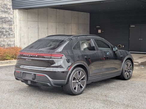 New 2026 Porsche Macan 4 Electric AWD/4WD image 9