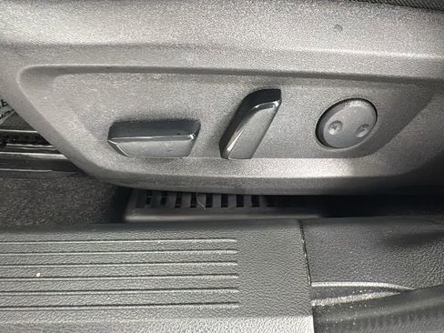 Used 2023 Nissan Rogue SV w/ SV Premium B Package image 11