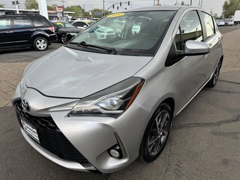 Used 2018 Toyota Yaris SE w/ Carpet Mat Package FWD image 6
