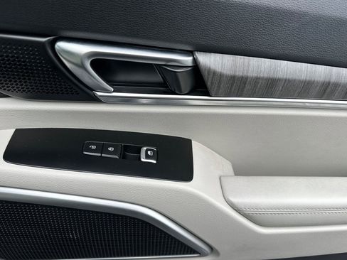 Used 2023 Kia Telluride EX w/ EX Captain's Chair Package image 19