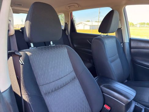 Used 2017 Nissan Rogue SV AWD/4WD image 33