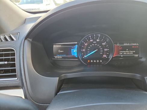 Used 2019 Ford Explorer XLT w/ Equipment Group 201A FWD image 14