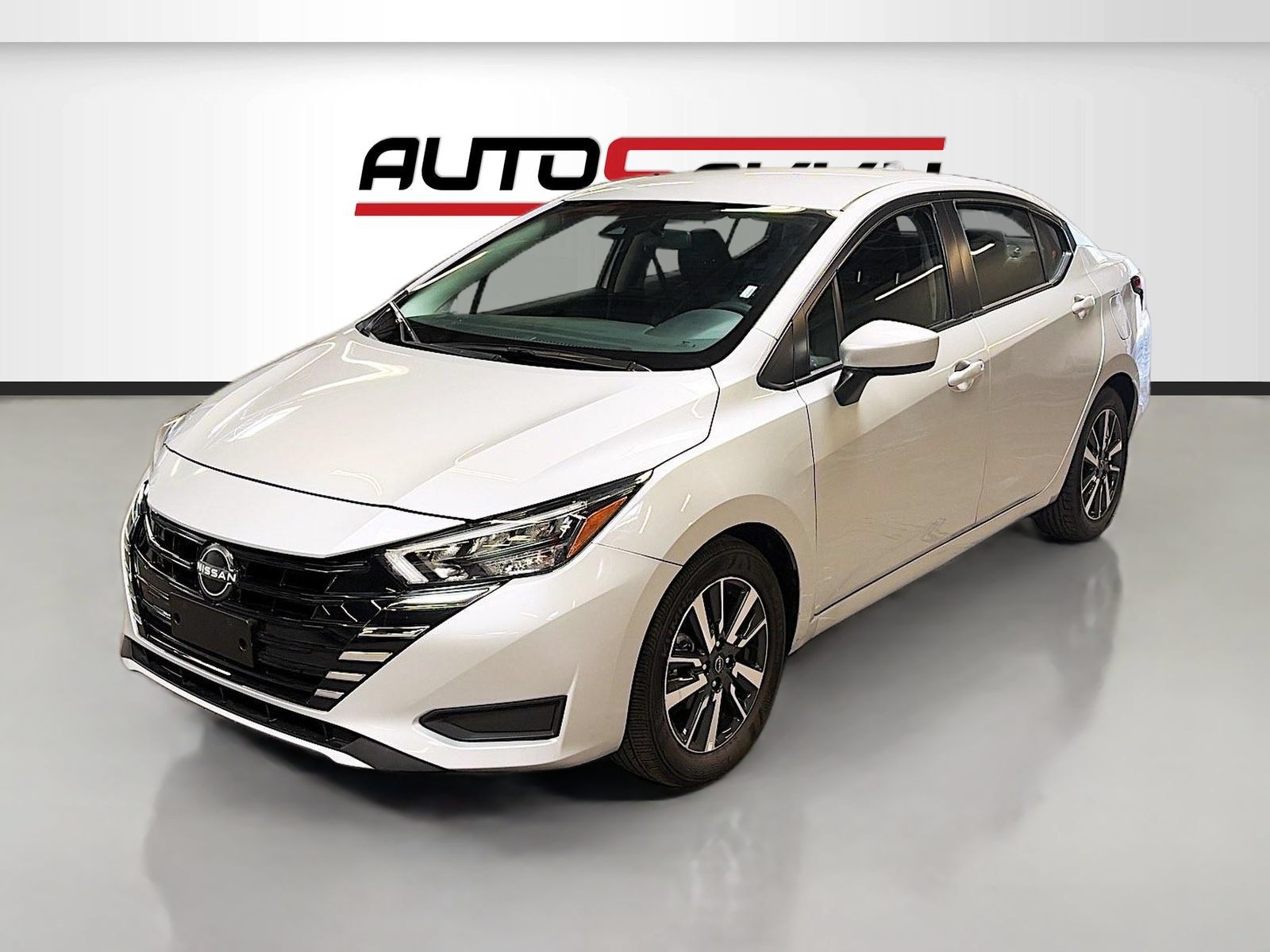 Used 2025 Nissan Versa SV FWD image 3