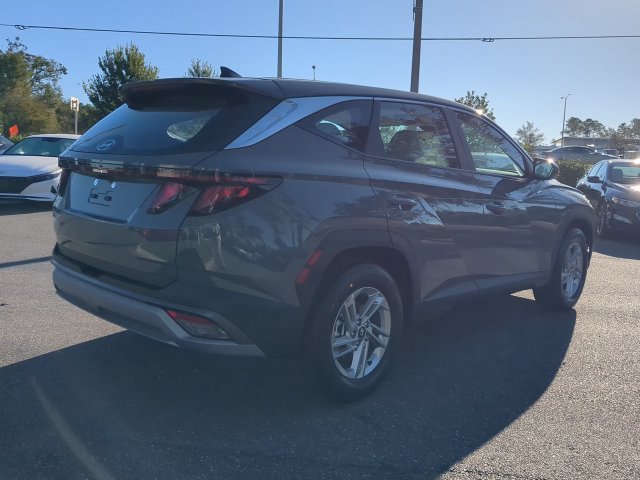 Certified 2025 Hyundai Tucson SE FWD image 5