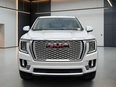 Certified 2024 GMC Yukon XL Denali w/ Advanced Technology Package AWD/4WD image 9