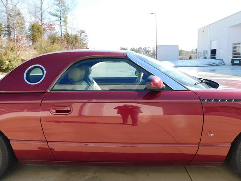 Used 2004 Ford Thunderbird image 30