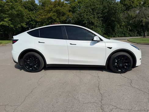 Used 2023 Tesla Model Y AWD image 5