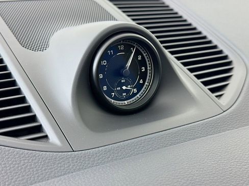 Certified 2025 Porsche Macan image 18