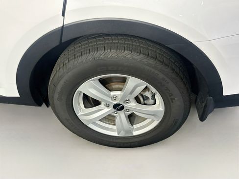 Used 2025 Kia Sorento LX FWD image 11