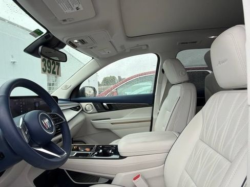 Used 2025 Buick Enclave Avenir AWD/4WD image 4