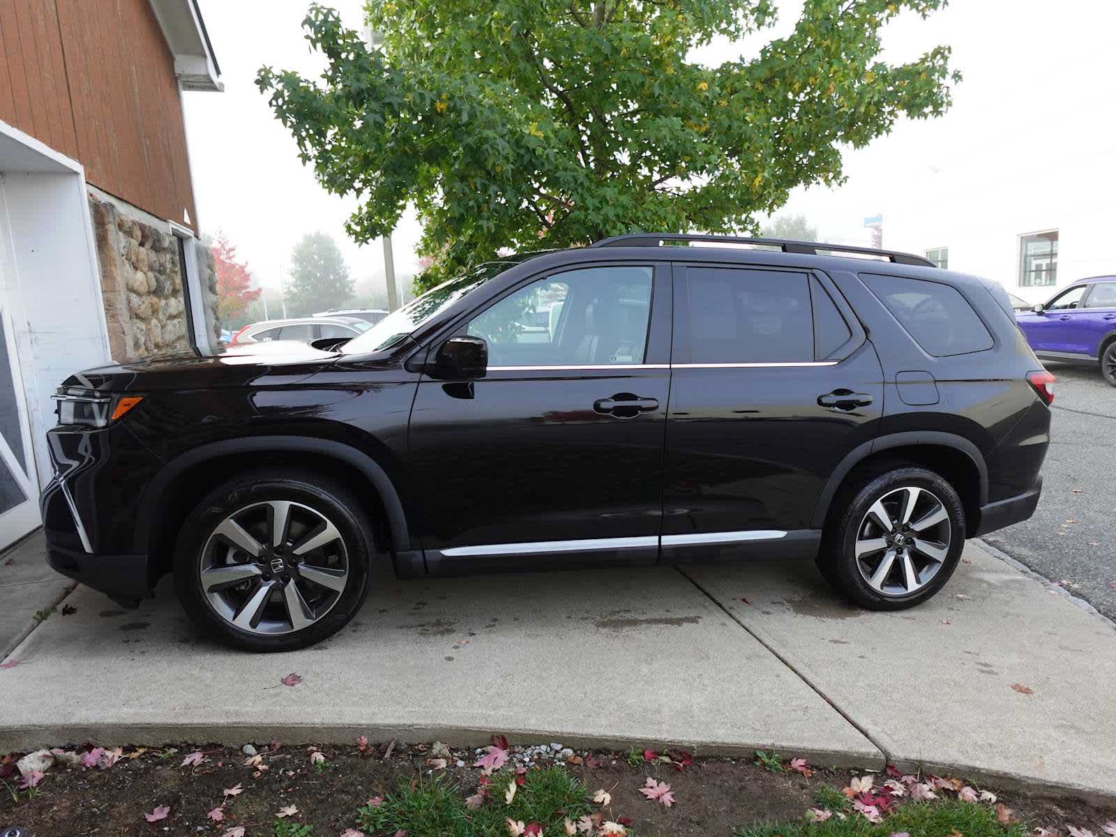 Certified 2024 Honda Pilot Touring image 4