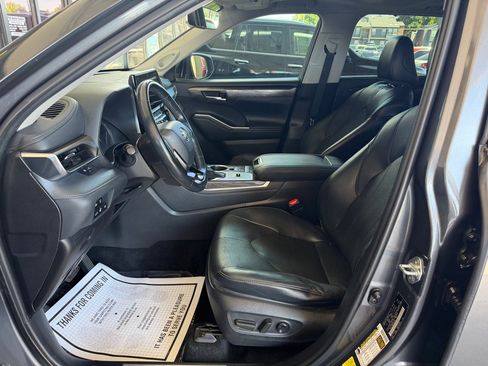Used 2021 Toyota Highlander Limited FWD image 5