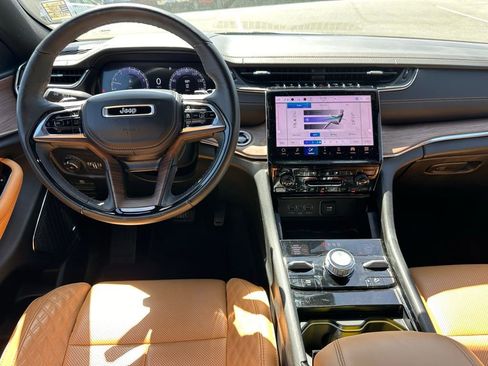 Used 2024 Jeep Grand Cherokee L Summit w/ Luxury Tech Group V image 4