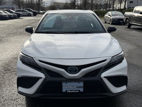 Used 2022 Toyota Camry SE image 3