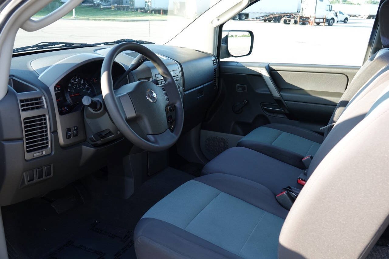 Used 2004 Nissan Titan XE w/ (PRF) Preferred Pkg AWD/4WD image 5