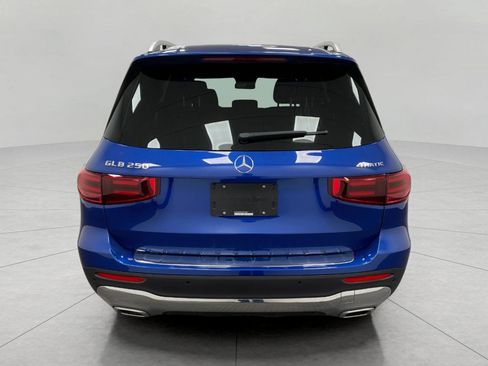 Used 2026 Mercedes-Benz GLB 250 4MATIC image 4