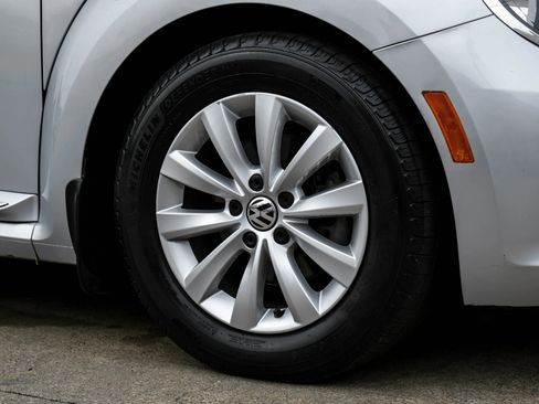 Used 2013 Volkswagen Beetle 2.5 image 43