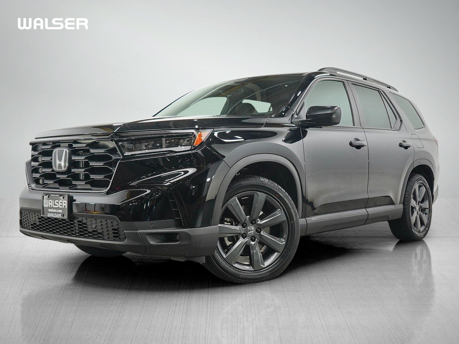 Used 2025 Honda Pilot Sport image 1