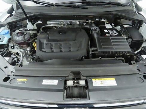Used 2022 Volkswagen Tiguan SE R-Line image 29