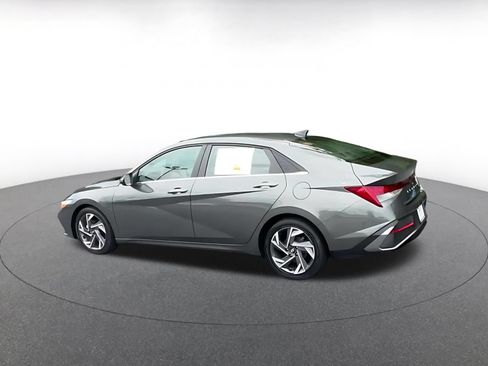 Used 2025 Hyundai Elantra Limited FWD image 10