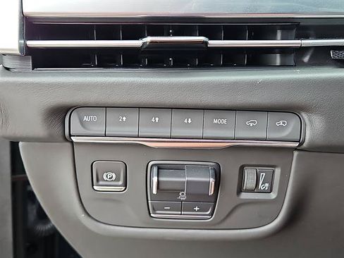 Used 2025 Cadillac Escalade Sport Platinum w/ LPO, Floor Liner Package AWD/4WD image 16