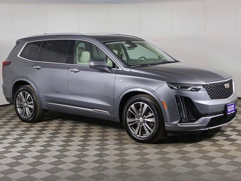 Used 2022 Cadillac XT6 Premium Luxury w/ Technology Package image 2