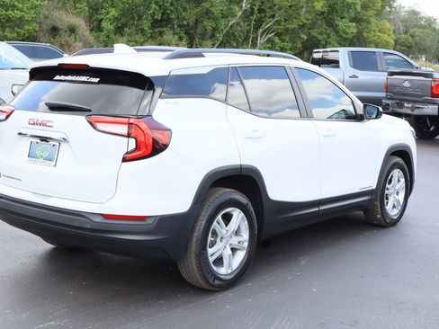 Used 2022 GMC Terrain SLE w/ Driver Convenience Package FWD image 9
