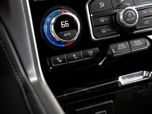 Used 2022 GMC Yukon XL Denali image 30