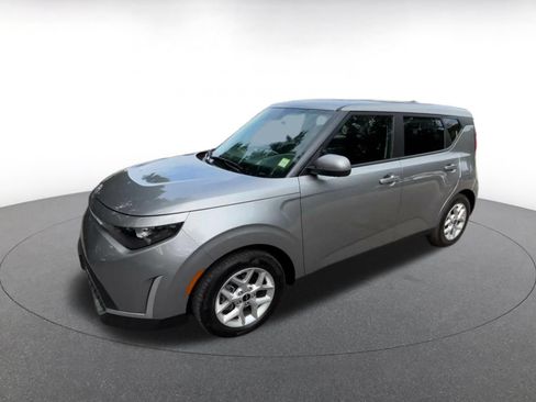 Used 2025 Kia Soul LX w/ LX Technology Package FWD image 6