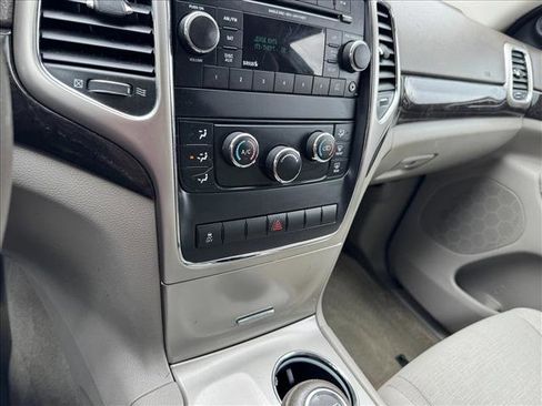 Used 2013 Jeep Grand Cherokee Laredo AWD/4WD image 14