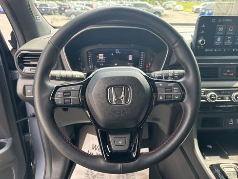 Certified 2025 Honda Pilot Black Edition image 15