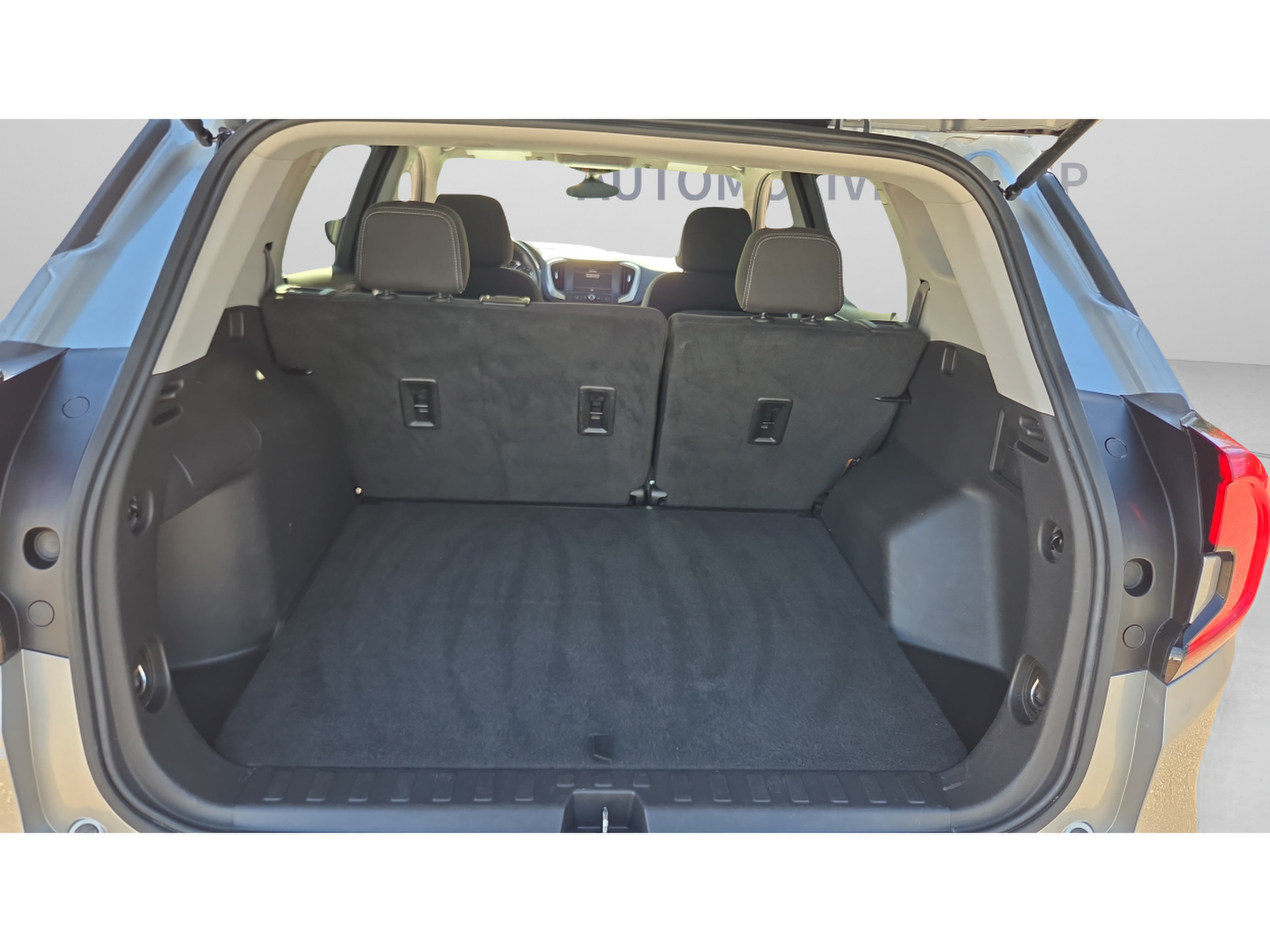 Used 2024 GMC Terrain SLE FWD image 13