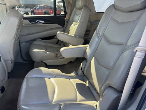 Used 2017 Cadillac Escalade Luxury image 7