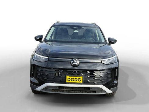 New 2026 Volkswagen Tiguan SE image 8