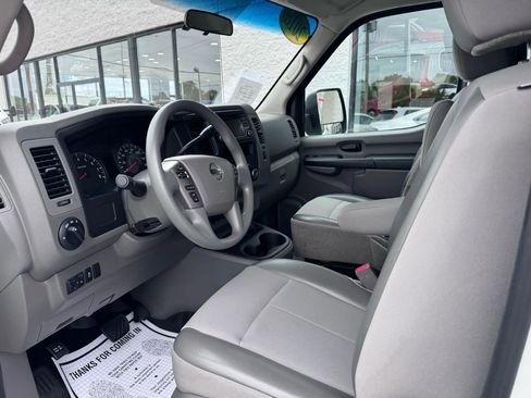 Used 2018 Nissan NV 3500 S image 9