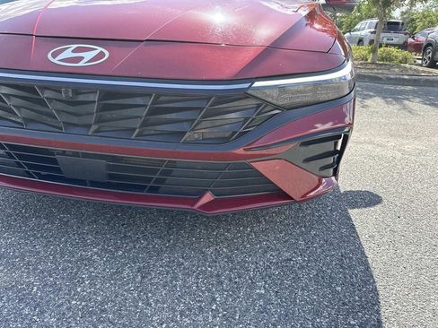Used 2024 Hyundai Elantra Limited FWD image 10