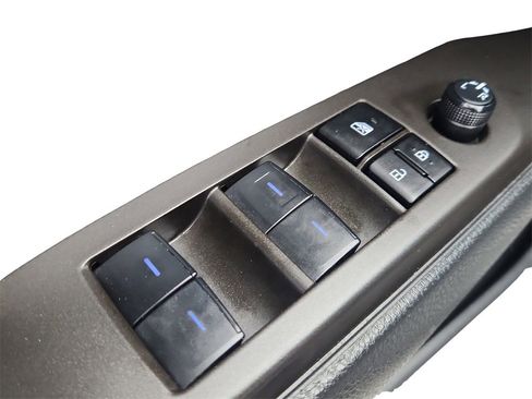 Used 2023 Toyota Camry SE image 18