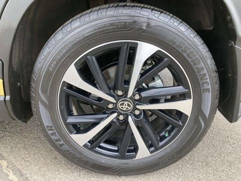 Used 2024 Toyota Corolla Cross XSE w/ Convenience Package image 7