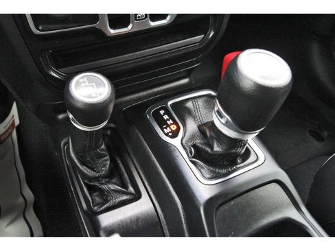 Used 2022 Jeep Gladiator Sport image 28