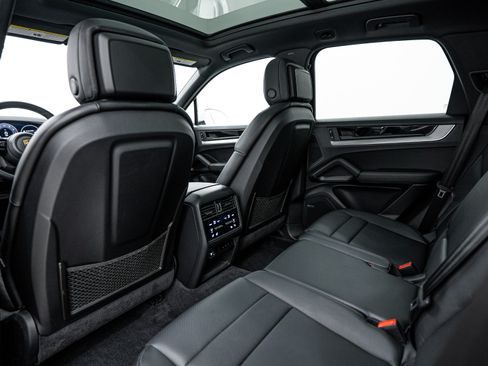 Certified 2024 Porsche Cayenne image 23