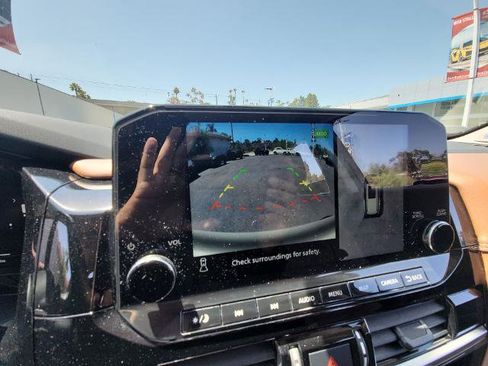 Used 2022 Nissan Pathfinder Platinum FWD image 14