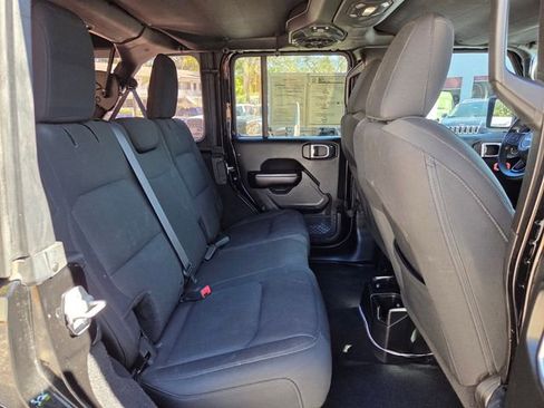 Used 2018 Jeep Wrangler Unlimited Sport S image 16