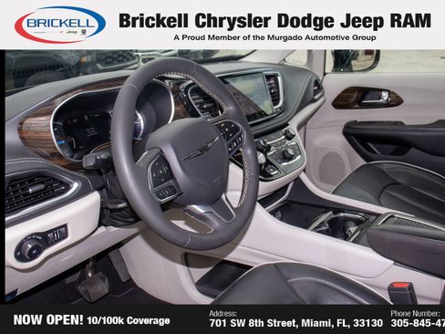 Used 2023 Chrysler Pacifica Limited FWD image 15